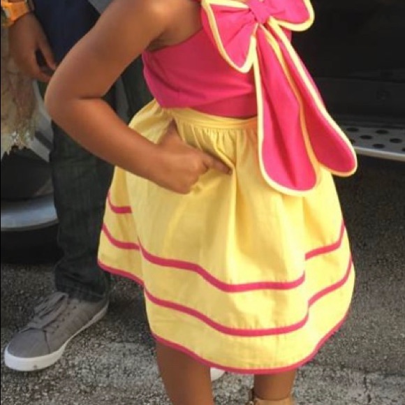 Skirt and Top Outfit - Picture 1 of 4